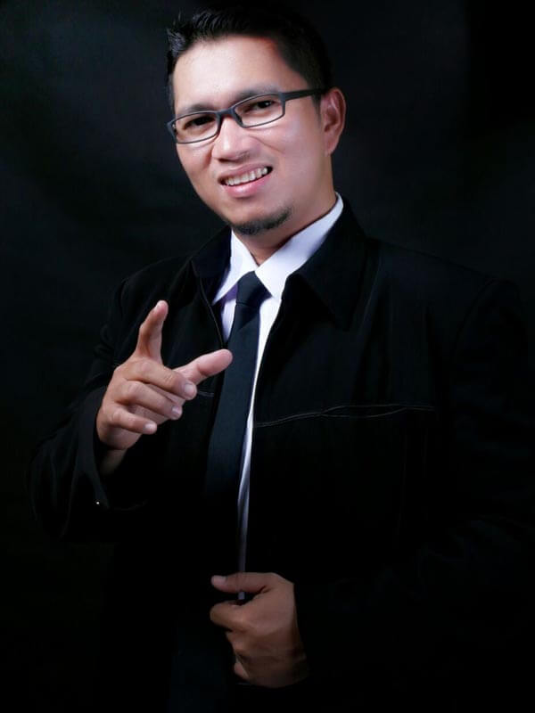 Profil Coach NYONYO RINO Jasa Landingpage Profil Coach NYONYO RINO Jasa Landingpage
